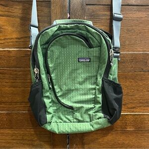 Vintage Patagonia 30L Green shoulder messenger sling laptop bag pack Y2K travel